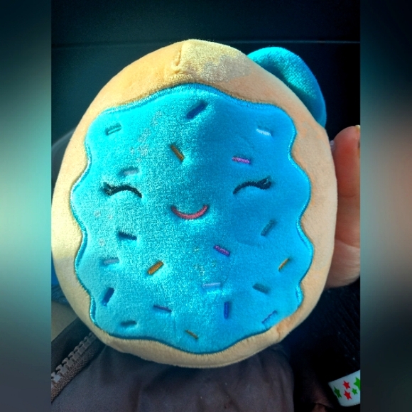 Squishmallows Erissa - Picture 1 of 7